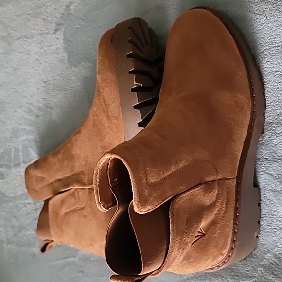 Shoes size9 brown - Picture 2 of 3